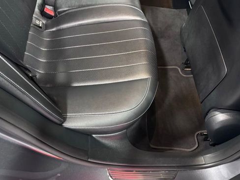 Used 2019 Mercedes-Benz E 300 4MATIC image 24