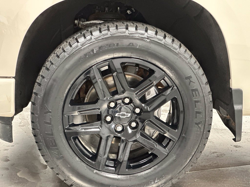 Used 2026 Chevrolet Silverado 1500 Custom w/ LPO, Dark Essentials Package AWD/4WD image 23