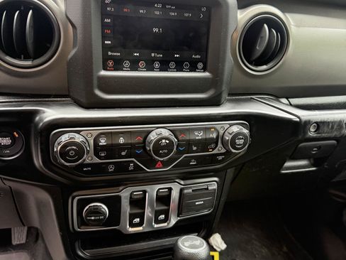 Used 2022 Jeep Wrangler Sport AWD/4WD image 11