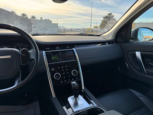 Used 2020 Land Rover Discovery Sport SE image 23