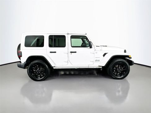 Used 2024 Jeep Wrangler Unlimited Sahara AWD/4WD image 17