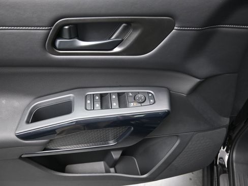 New 2025 Nissan Pathfinder SV w/ SV Premium Package image 11