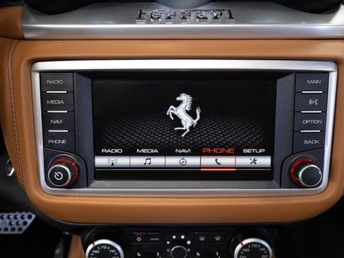 Used 2017 Ferrari California T RWD image 32
