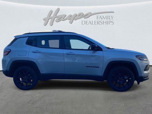 New 2026 Jeep Compass Latitude image 3