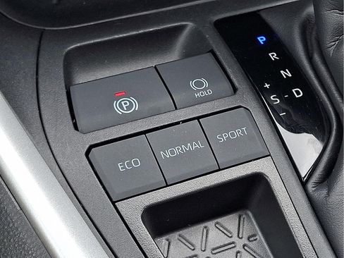 Used 2024 Toyota RAV4 XLE w/ Convenience Package FWD image 17