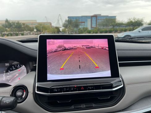 Used 2025 Jeep Compass Limited image 17