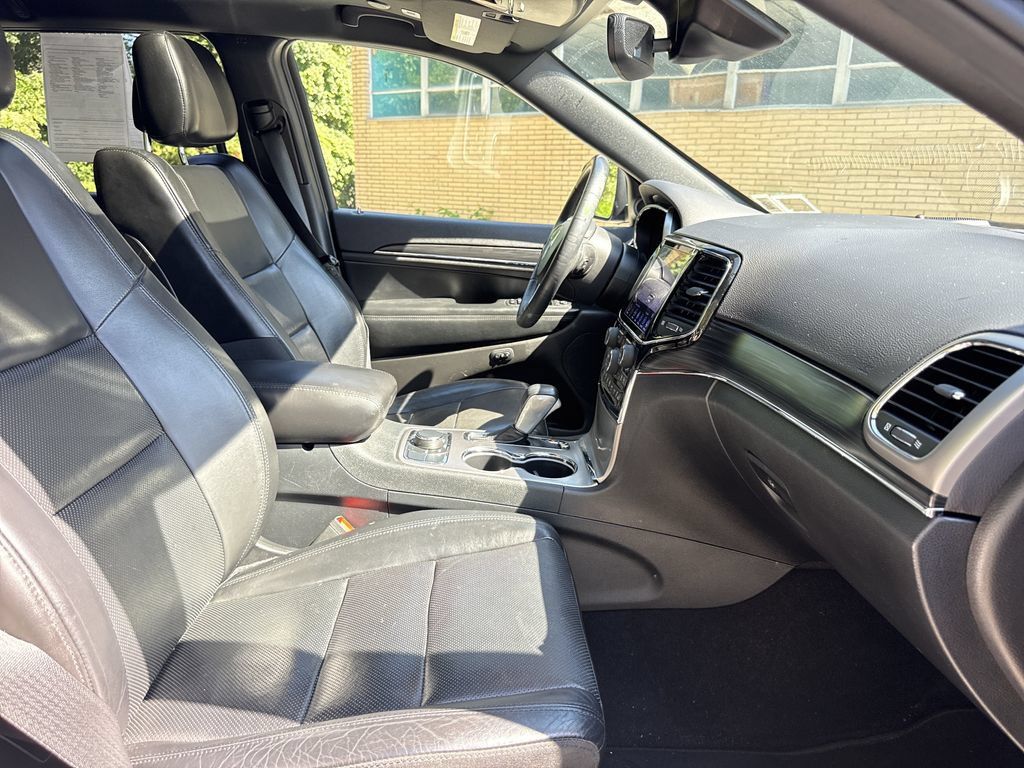 Used 2019 Jeep Grand Cherokee Limited w/ Luxury Group II AWD/4WD image 28