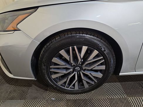 Used 2023 Nissan Altima 2.5 SV FWD image 18
