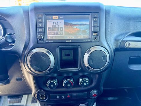 Used 2016 Jeep Wrangler Sport w/ Quick Order Package 24S AWD/4WD image 14
