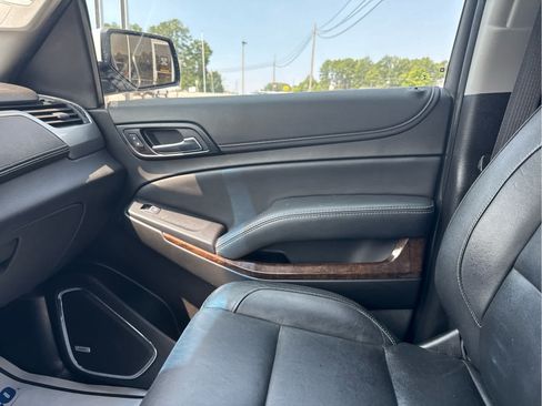 Used 2019 Chevrolet Tahoe LT w/ LT Signature Package RWD image 34