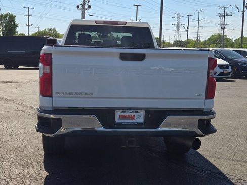 Used 2021 Chevrolet Silverado 2500 LT AWD/4WD image 15