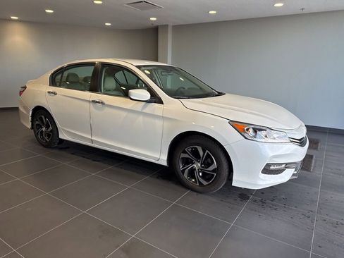 Used 2017 Honda Accord LX image 5