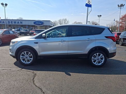 Used 2019 Ford Escape SE image 4