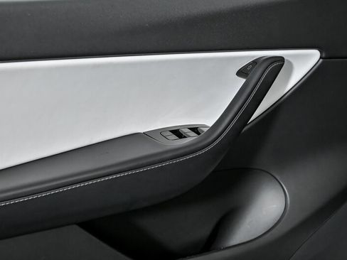 Used 2020 Tesla Model Y Long Range image 15