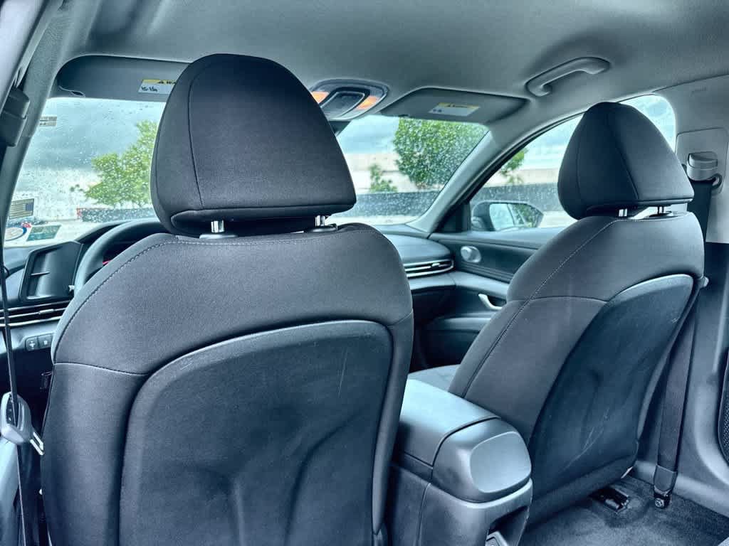 Used 2025 Hyundai Elantra SE FWD image 23