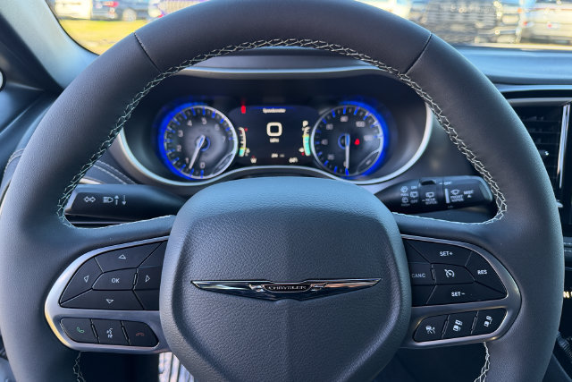 New 2026 Chrysler Pacifica Select AWD/4WD image 14