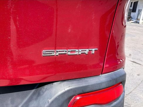 Used 2017 Jeep Cherokee Sport FWD image 8