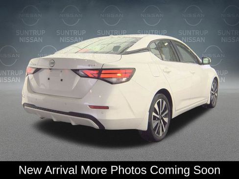 Used 2024 Nissan Sentra SV w/ SV Premium Package FWD image 3