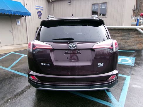 Used 2017 Toyota RAV4 XLE AWD/4WD image 5