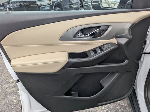 Used 2023 Chevrolet Traverse LS image 21