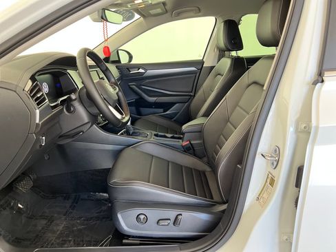Used 2022 Volkswagen Jetta SE FWD image 12