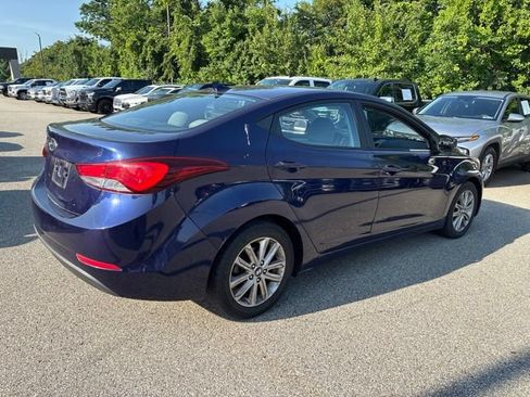 Used 2014 Hyundai Elantra SE w/ Option Group 02 FWD image 5