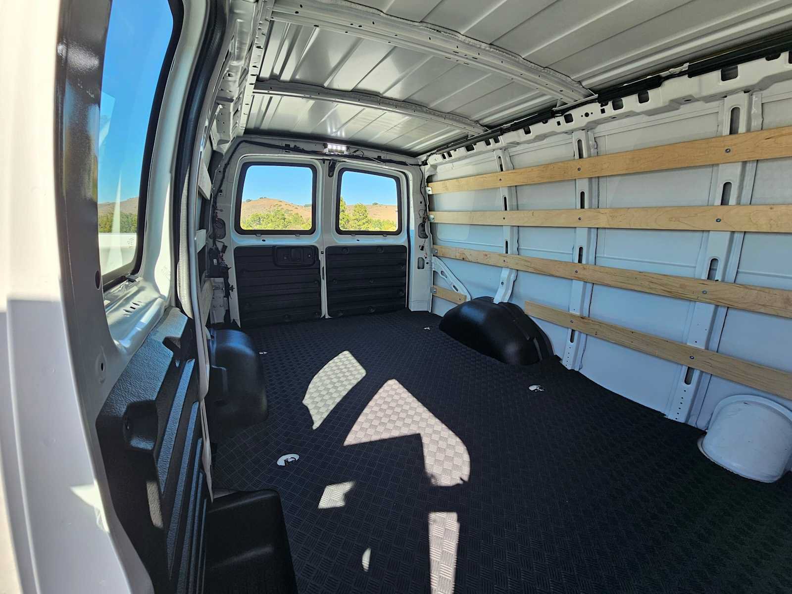 Used 2025 Chevrolet Express 2500 w/ Driver Convenience Package RWD image 14