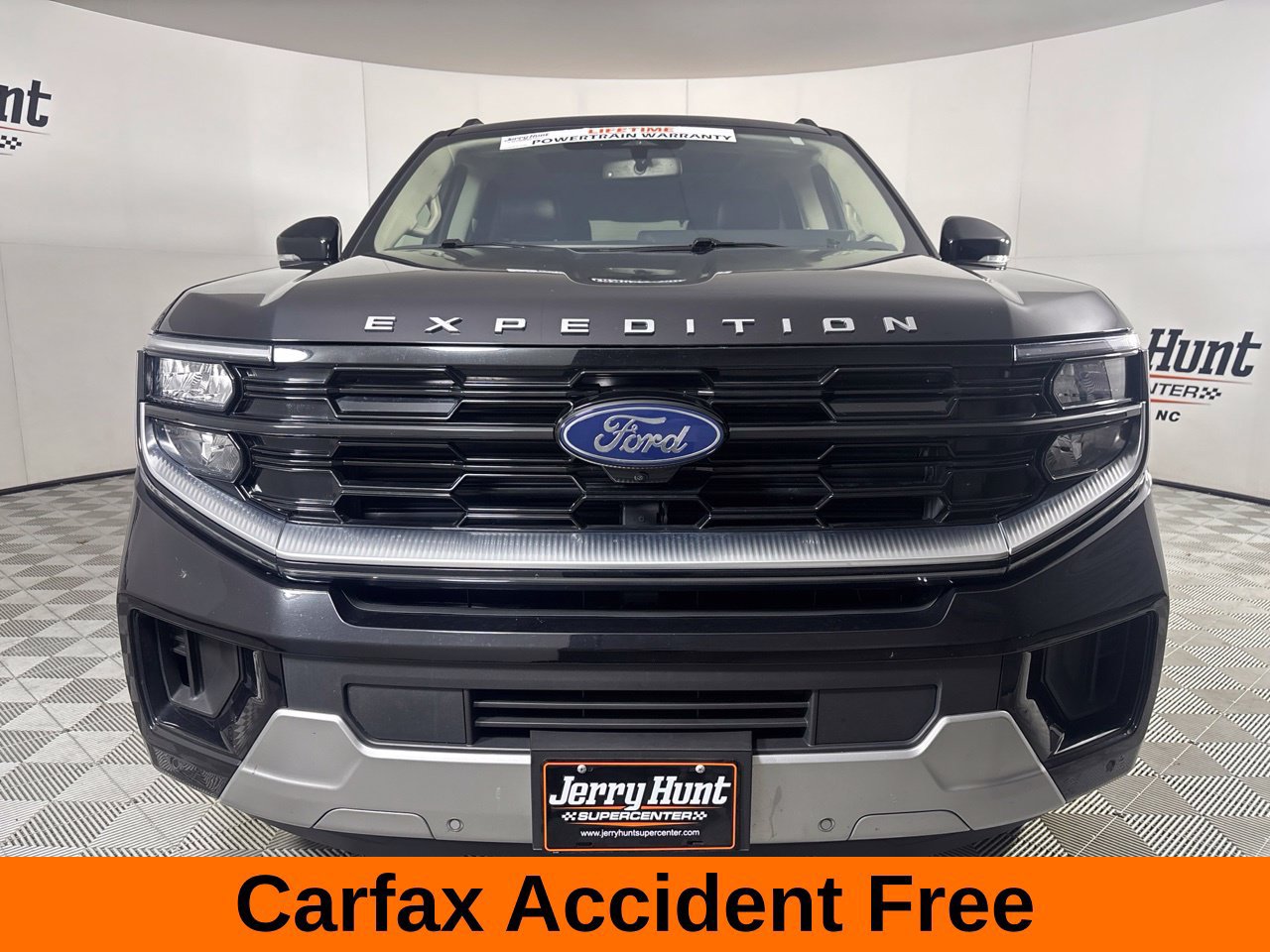 Used 2025 Ford Expedition Platinum AWD/4WD image 3