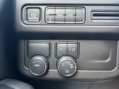 Used 2024 Chevrolet Suburban RST RWD image 15