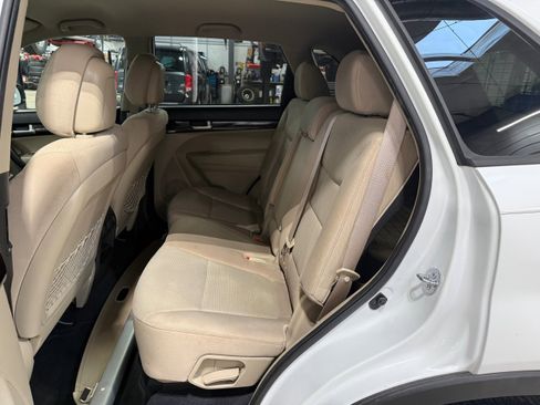 Used 2014 Kia Sorento LX image 31