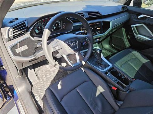 Used 2025 Audi Q3 2.0T Premium w/ Convenience Package image 3