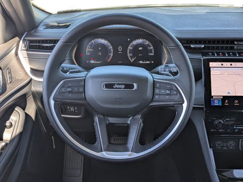 New 2025 Jeep Grand Cherokee Limited image 22