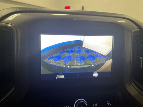 Used 2022 Chevrolet Silverado 2500 Custom w/ Custom Value Package image 17