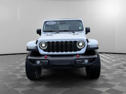 Used 2024 Jeep Wrangler Unlimited Rubicon AWD/4WD image 2