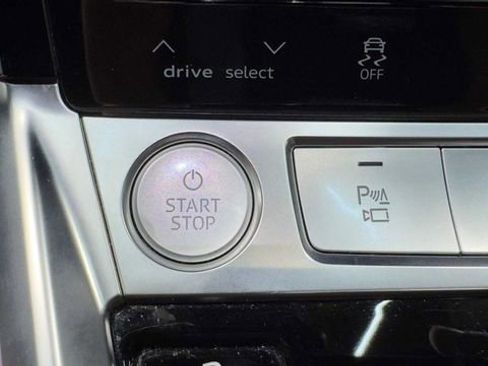 Used 2019 Audi e-tron Prestige w/ Prestige Package AWD/4WD image 27