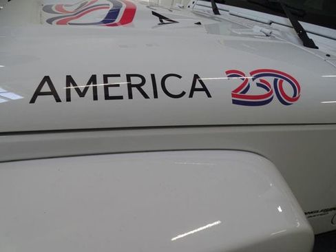 Used 2018 Jeep Wrangler Unlimited Sahara AWD/4WD image 15