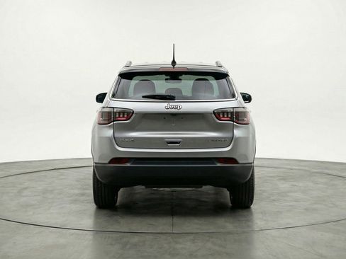 Used 2025 Jeep Compass Limited image 7