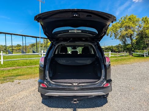 Used 2017 Toyota RAV4 XLE w/ Carpet Mat Package AWD/4WD image 7