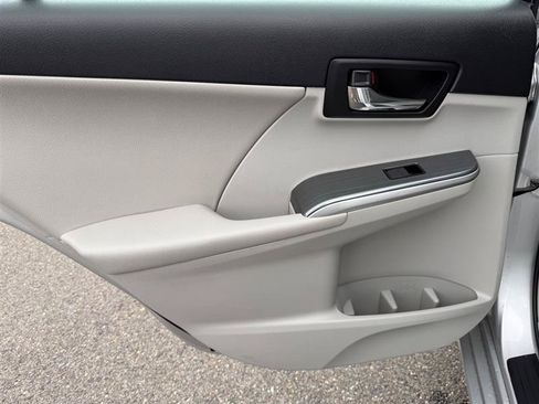 Used 2012 Toyota Camry XLE w/ Leather Pkg FWD image 31