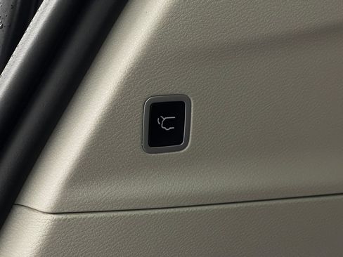 Used 2022 Chrysler Pacifica Touring-L FWD image 11