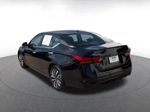 Used 2025 Nissan Altima 2.5 SV FWD image 10