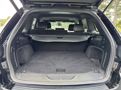 Used 2017 Jeep Grand Cherokee Altitude RWD image 34