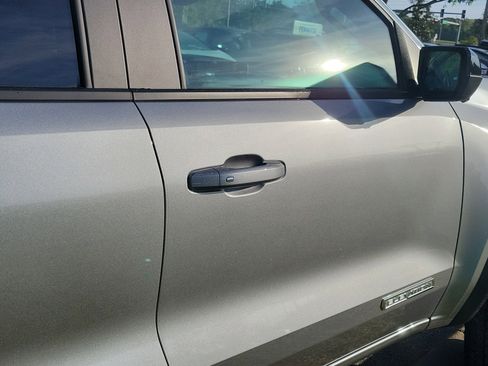 Used 2024 GMC Canyon Elevation w/ Convenience Package image 12