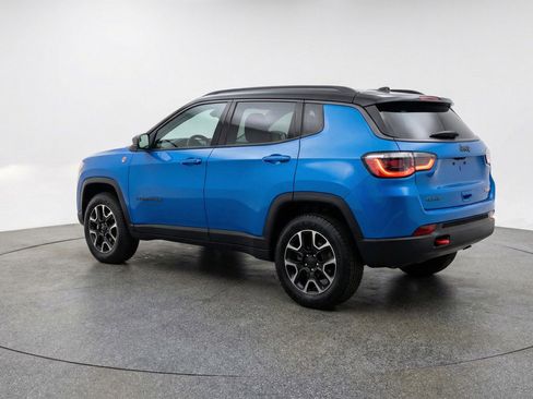 Used 2025 Jeep Compass Trailhawk AWD/4WD image 6