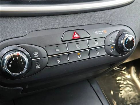 Used 2017 Kia Sorento L image 13