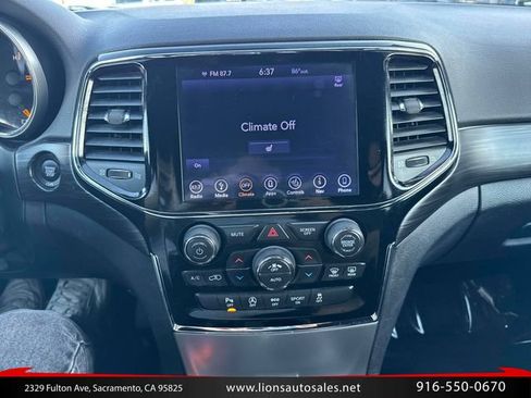 Used 2019 Jeep Grand Cherokee Laredo w/ Laredo X Package RWD image 16