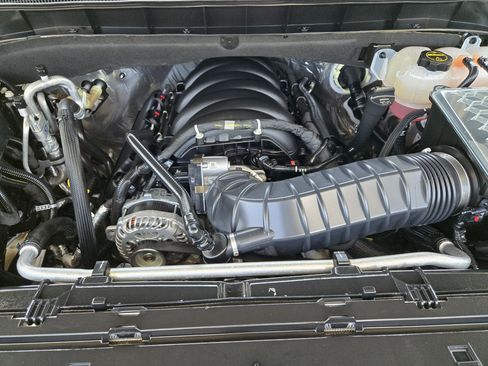 Used 2024 Chevrolet Tahoe RST w/ RST Performance Edition AWD/4WD image 32