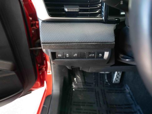 Used 2025 Toyota Camry SE image 11