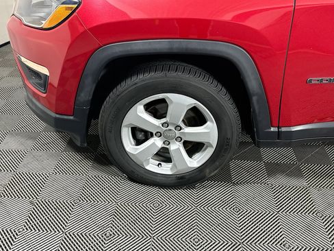 Used 2018 Jeep Compass Latitude FWD image 11