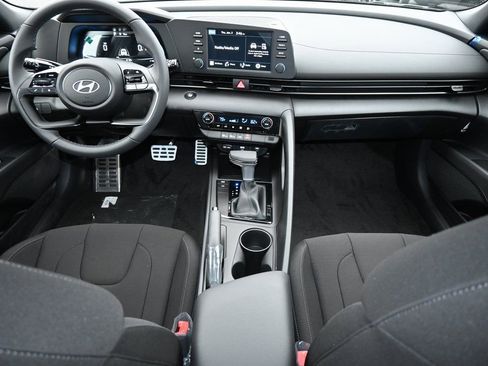 Certified 2025 Hyundai Elantra Sport image 11